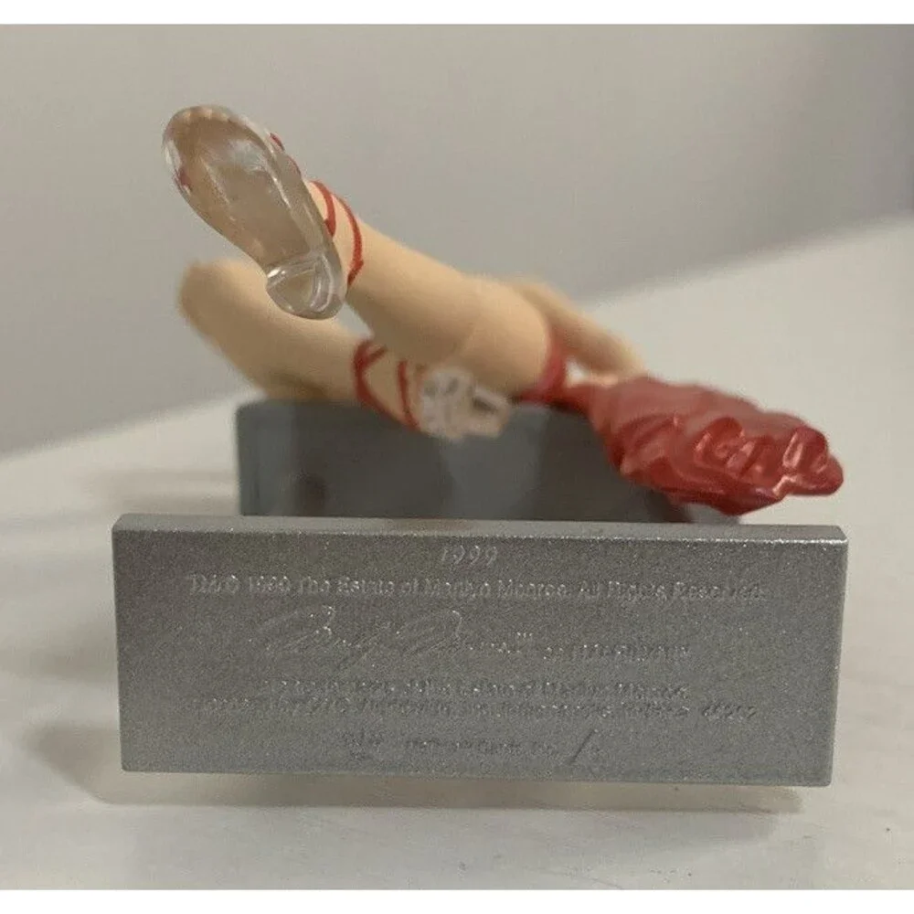 1999 Hallmark Keepsake - Marilyn Monroe Ornament in Box Collectors Series